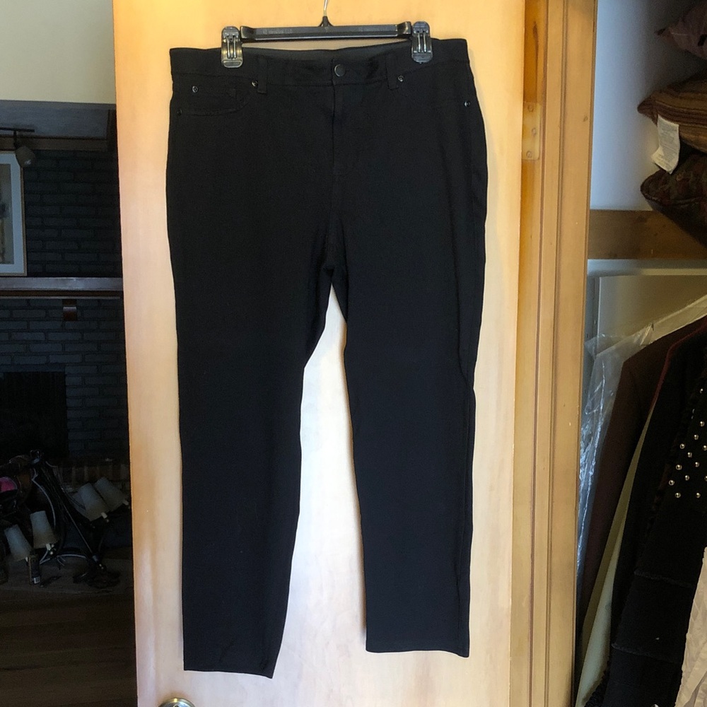 Classic Black Straight-Leg Pants size 2.5 short
